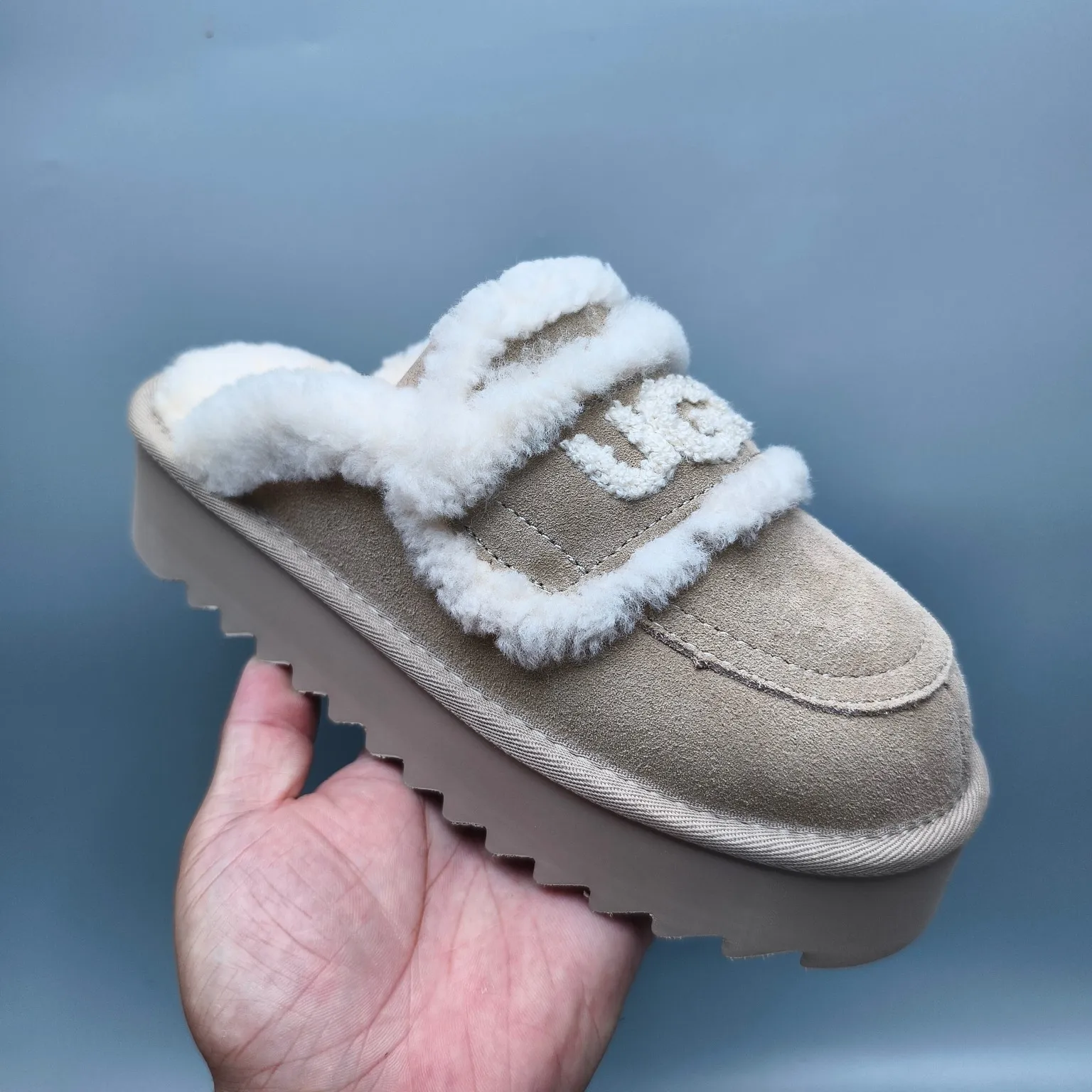💰480 UGG sheepskin all-in-one snow boots 1208 Thick-soled curly fur casual fur flip flops with large logo Color: maroon sand antelope brown black chocolate Code number: 35-40 yards